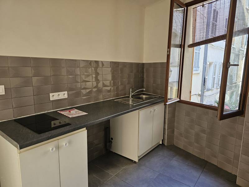 Location studio proche des commerces et transport à Ollioules