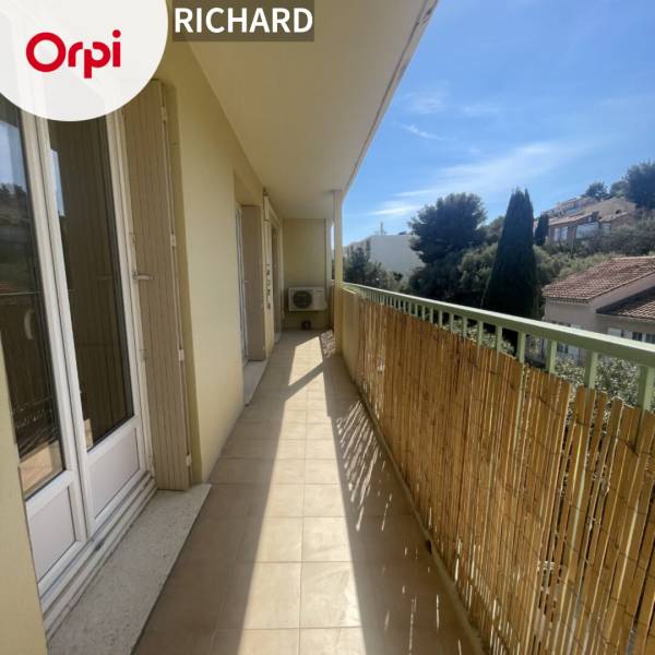 Location t3 avec balcon cave et parking à Ollioules