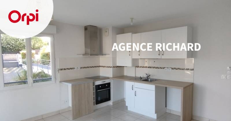 Location appartement trois pièces meublé à Toulon avec terrasse et garage