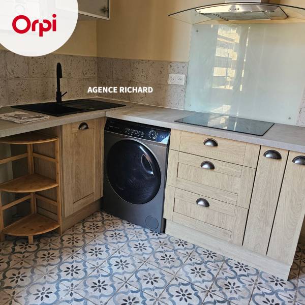 Location appartement deux pièces avec balcons, proche des transports à Toulon