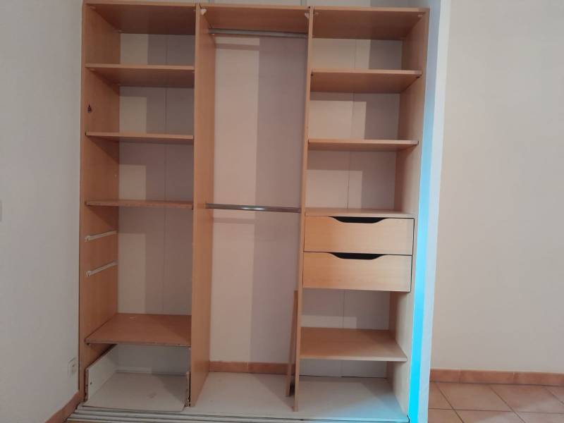 Location appartement de type 3 avec un balcon en plein cœur du centre ville historique d' Ollioules