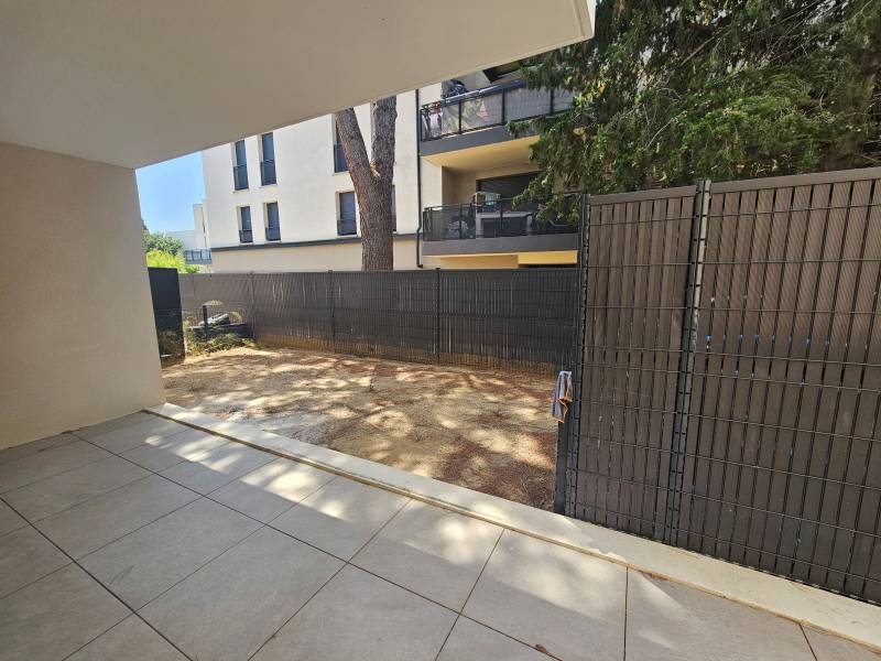 Location appartement type deux à La Seyne Sur Mer avec jardin