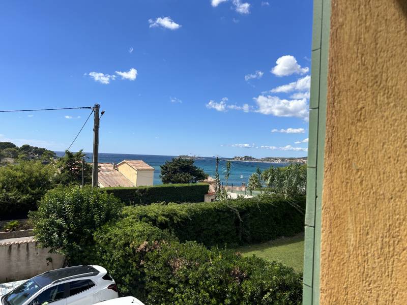 Location T3 avec terrasse et jardin et place de parking à Sanary 