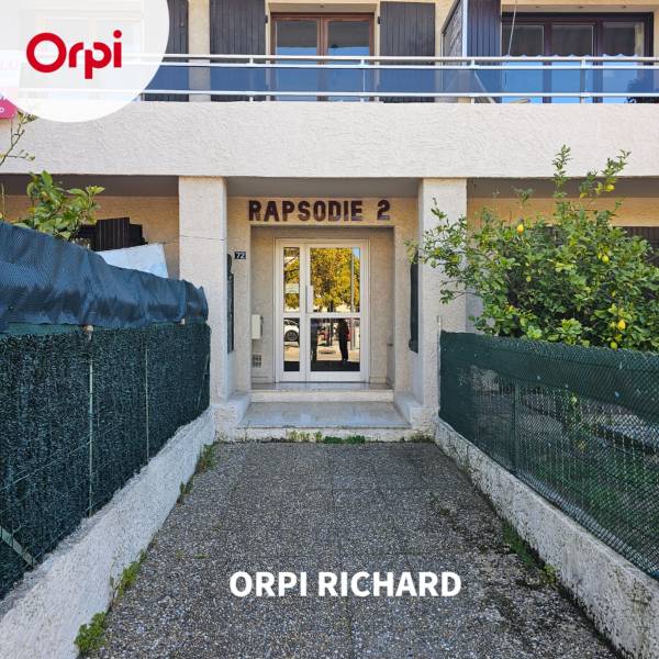 Location t2 avec balcon à SIX FOURS LES PLAGES