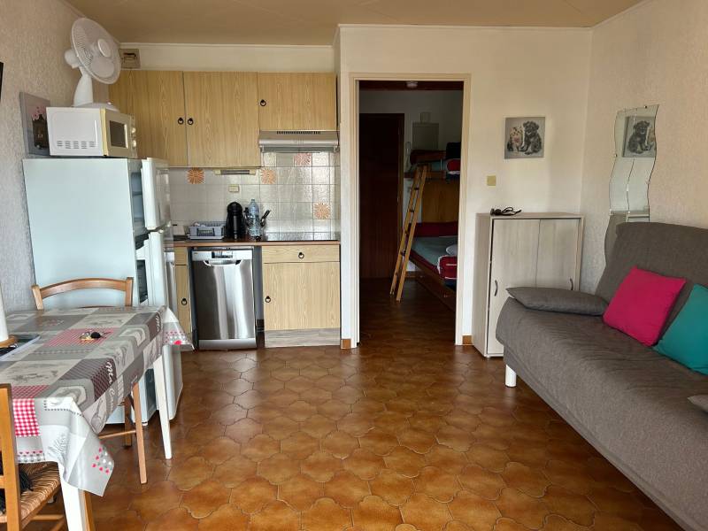 Location studio meublé avec balcon, cave, place de stationnement à Saint Mandrier Sur Mer