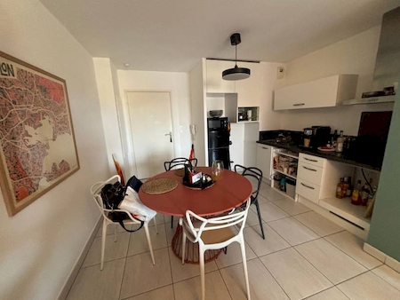 Appartement de 45 m2 avec une chambre à coucher SIX FOURS LES PLAGES  