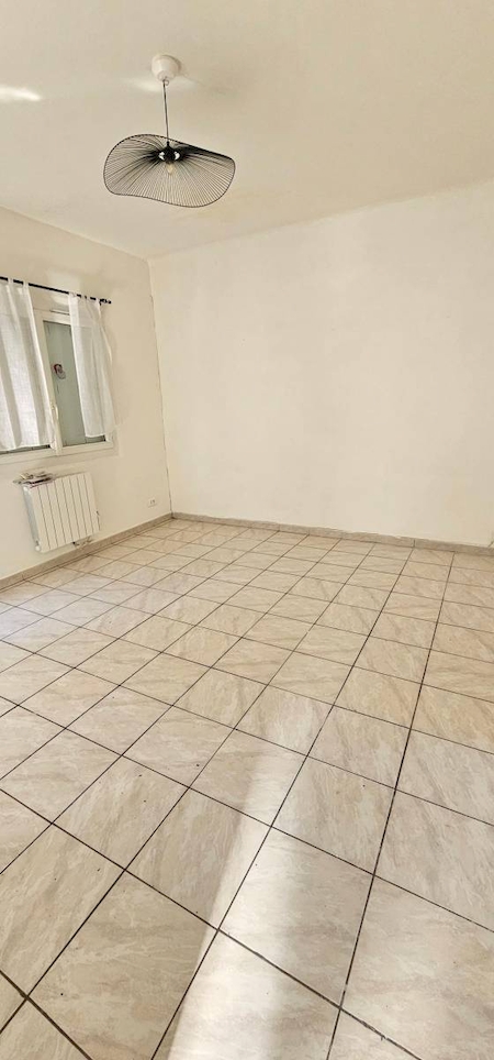 Location appartement T3 avec balcon et parking OLLIOULES  