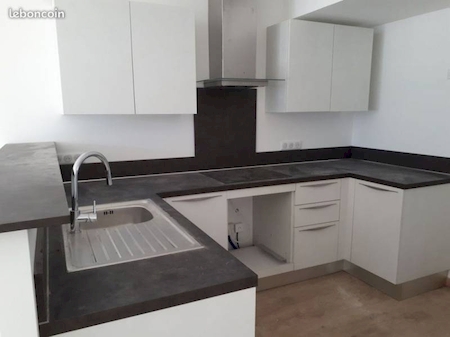 Appartement à louer 3 pièces 75 m2 La Seyne-sur-Mer  avec stationnement privatif