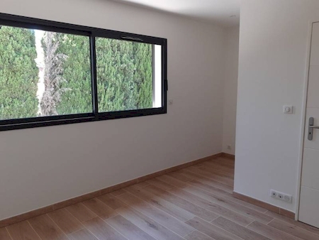 Appartement à louer 3 pièces 75 m2 La Seyne-sur-Mer  avec stationnement privatif