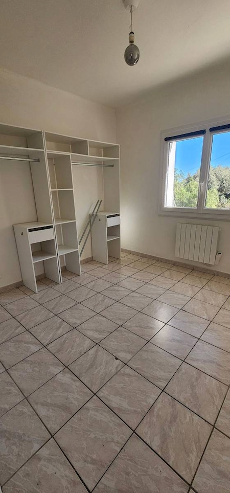 Location appartement T3 avec balcon et parking OLLIOULES  