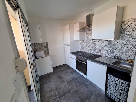 Appartement meublé à louer 60m2 avec parking et cave SIX FOURS LES PLAGES  