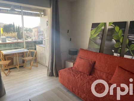 Studio à la location à Sanary