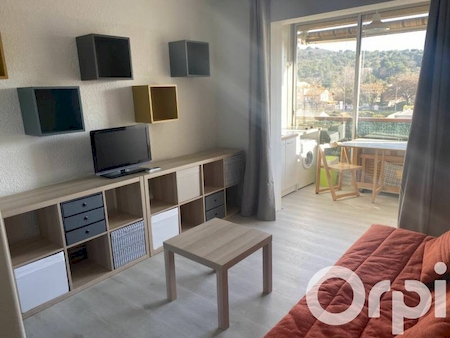 Studio à la location à Sanary