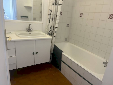 Appartement à louer à 750€ de 55m2 SIX FOURS LES PLAGES  